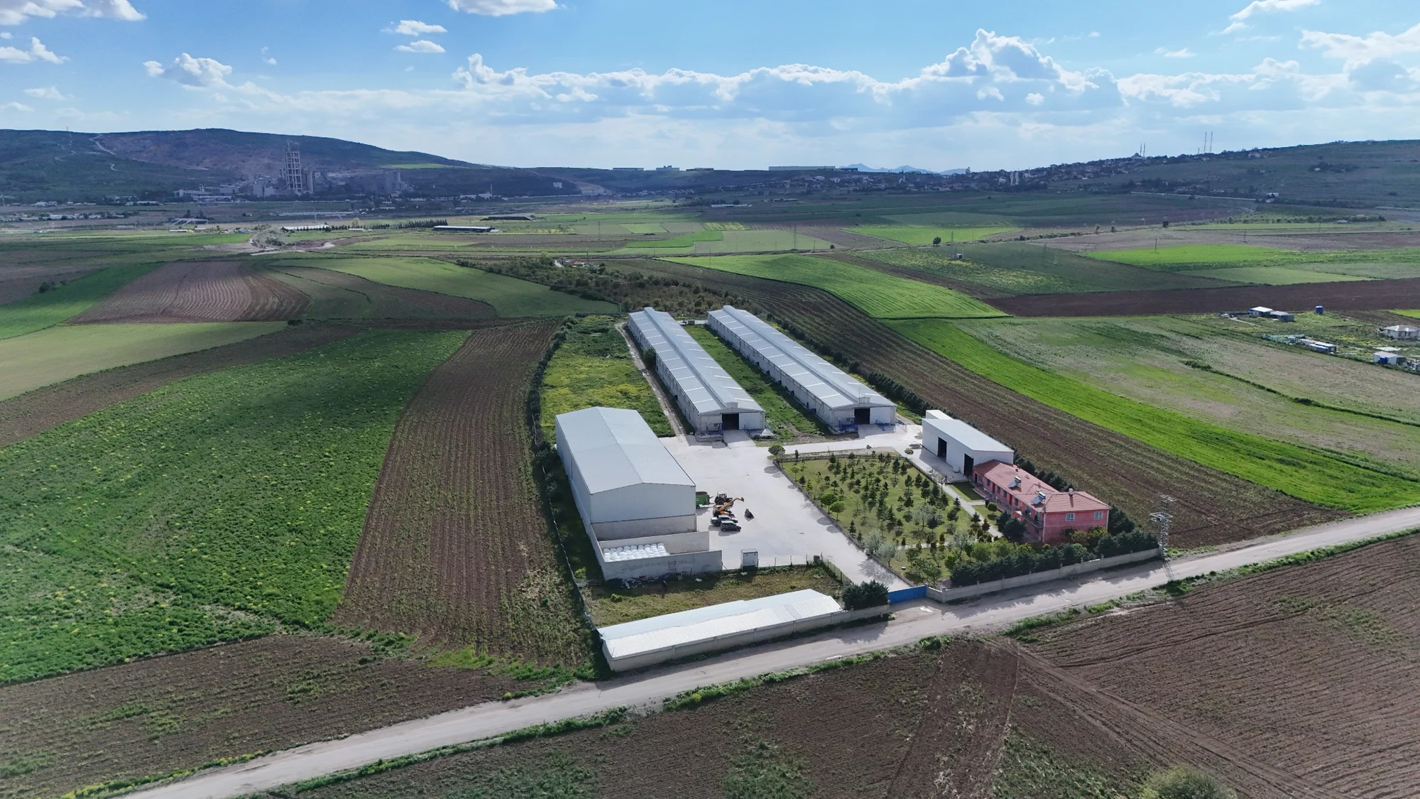 HAS BESİ yerleşkesinin geniş açı drone görünümü